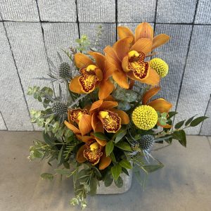 Desk topper arrangement